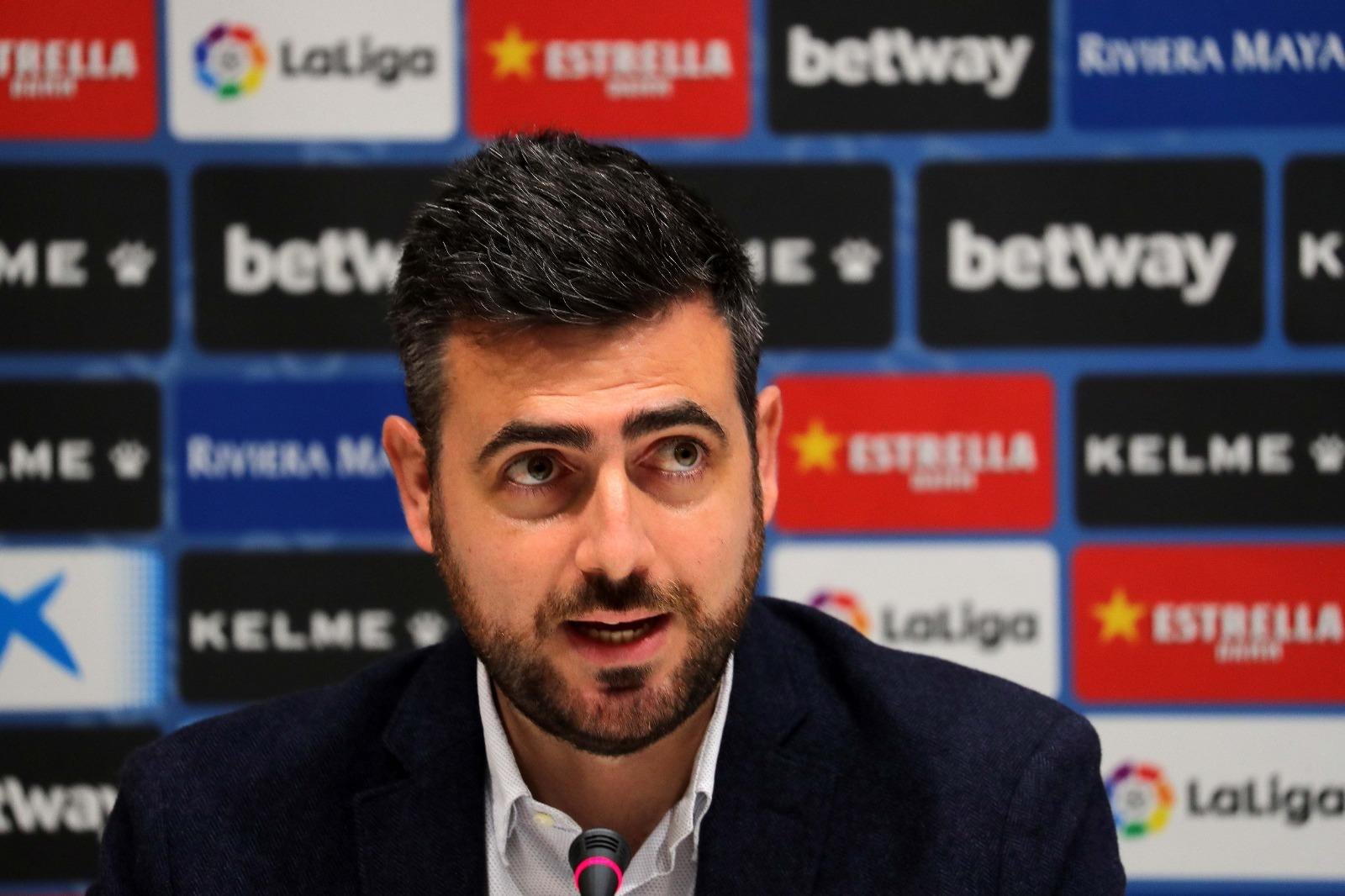 Sergio Aguilar, director de marketing, comunicación y marca, en una rueda de prensa del RCD Espanyol